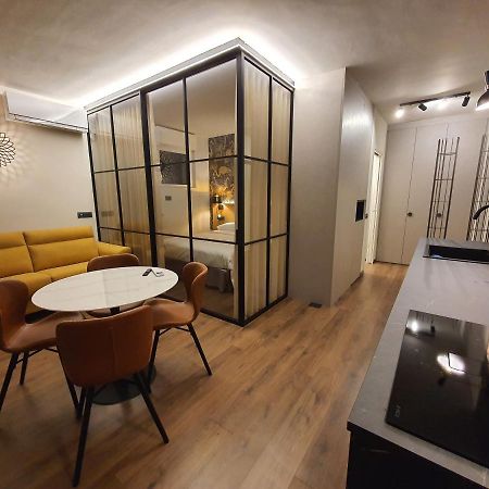 Porta Romana Gold Suite Милано Екстериор снимка