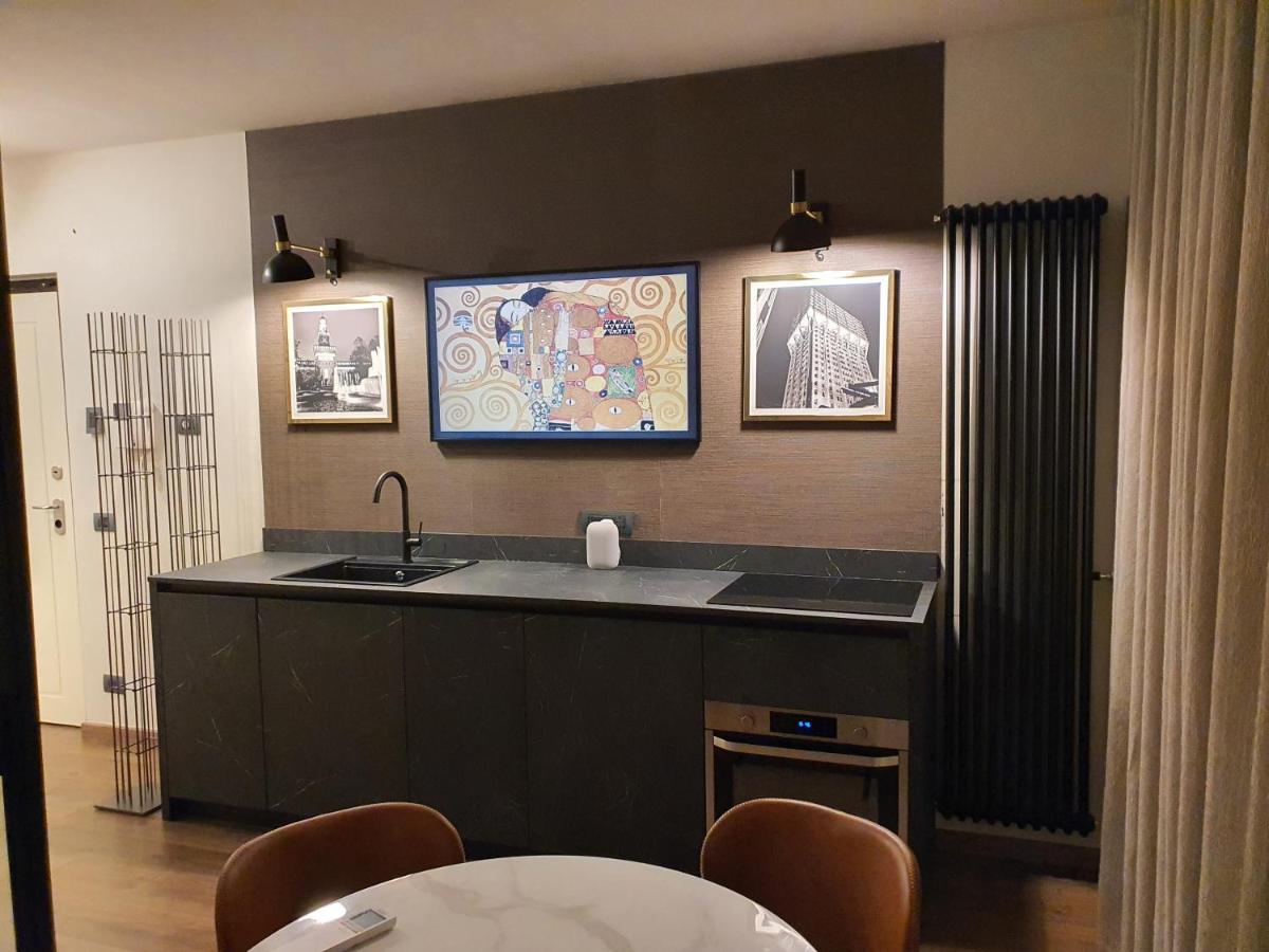 Porta Romana Gold Suite Милано Екстериор снимка