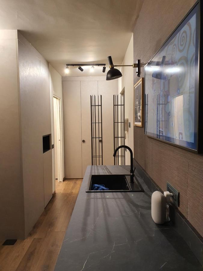 Porta Romana Gold Suite Милано Екстериор снимка