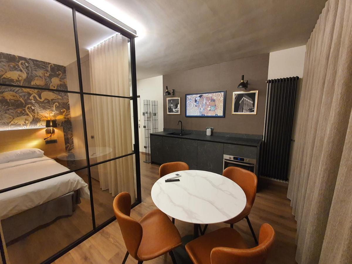 Porta Romana Gold Suite Милано Екстериор снимка